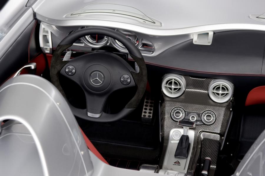 Торпедо Mercedes-Benz SLR McLaren Stirling Moss 2009 года  (фото 49 из 75)